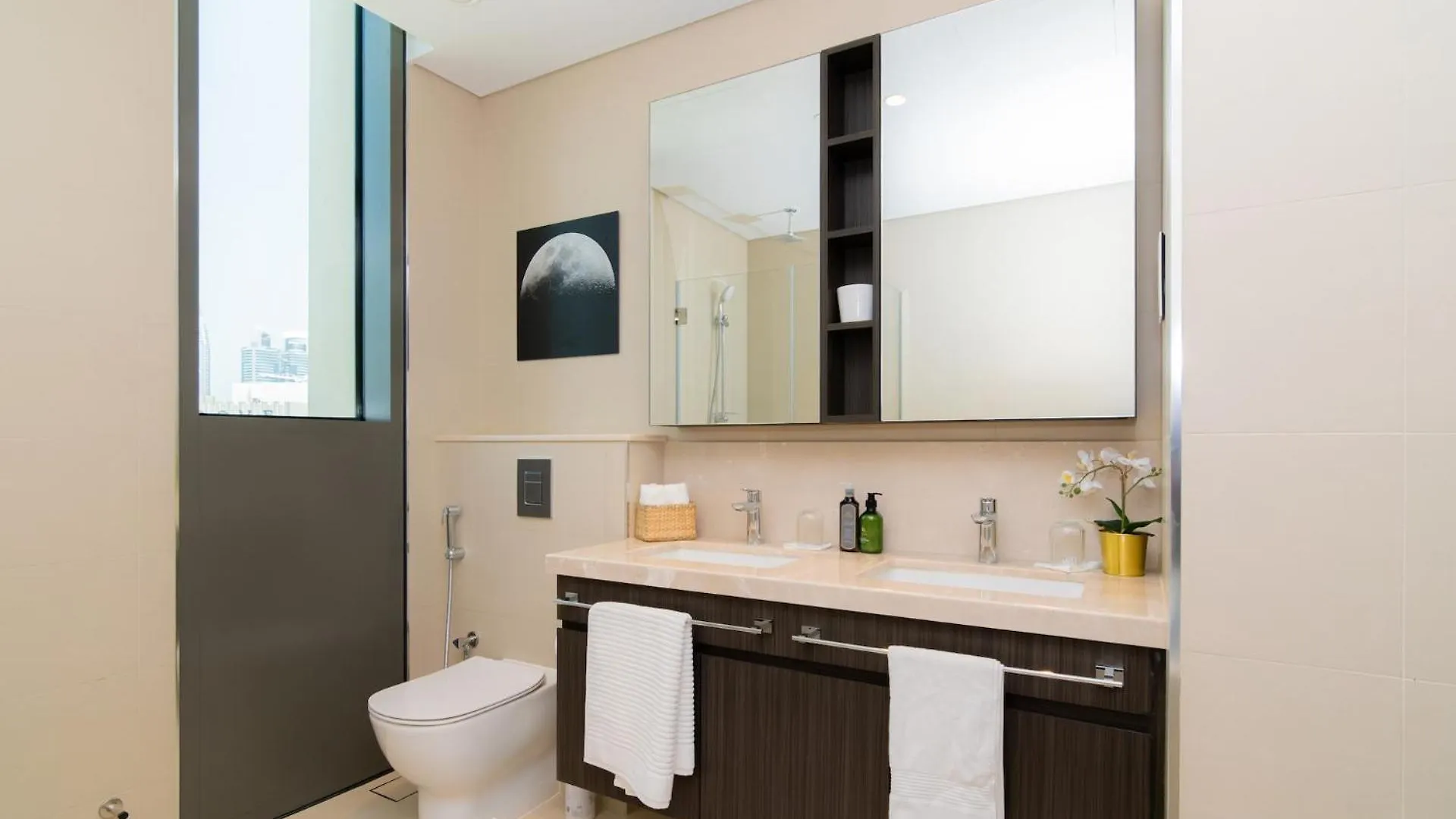 Elite Escape Holiday Home - 2 Bhk Getaway With Burj Khalifa View And Dubai Mall Access - 1504 Apartment
