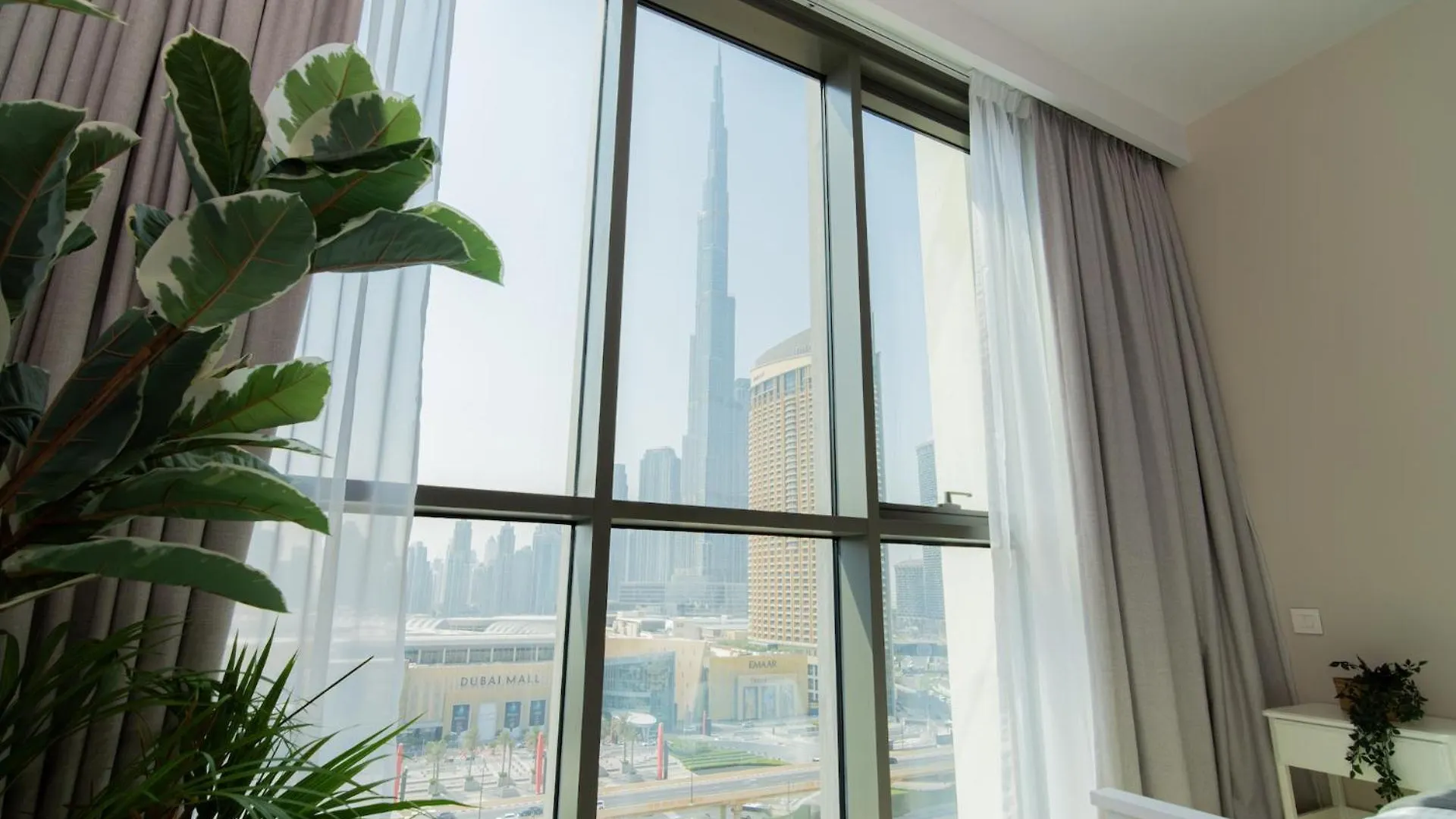Elite Escape Holiday Home - 2 Bhk Getaway With Burj Khalifa View And Dubai Mall Access - 1504