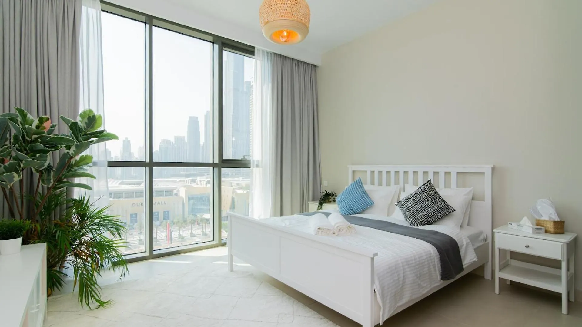 Elite Escape Holiday Home - 2 Bhk Getaway With Burj Khalifa View And Dubai Mall Access - 1504 0*,  United Arab Emirates