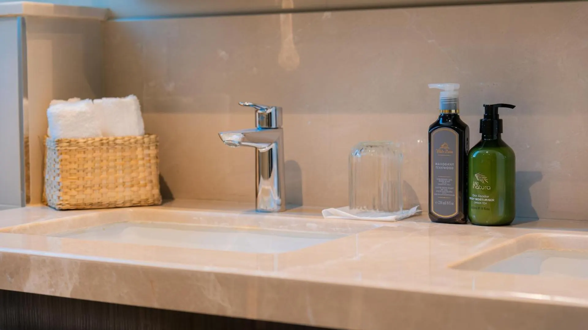 Apartment Elite Escape Holiday Home - 2 Bhk Getaway With Burj Khalifa View And Dubai Mall Access - 1504